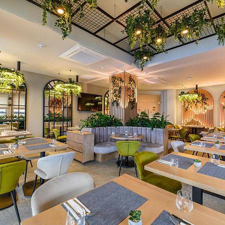 Hotel Dukat Гура Хуморулуй Екстериор снимка
