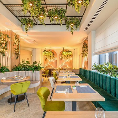 Hotel Dukat Гура Хуморулуй Екстериор снимка