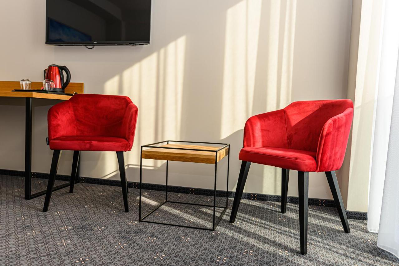 Hotel Dukat Гура Хуморулуй Екстериор снимка