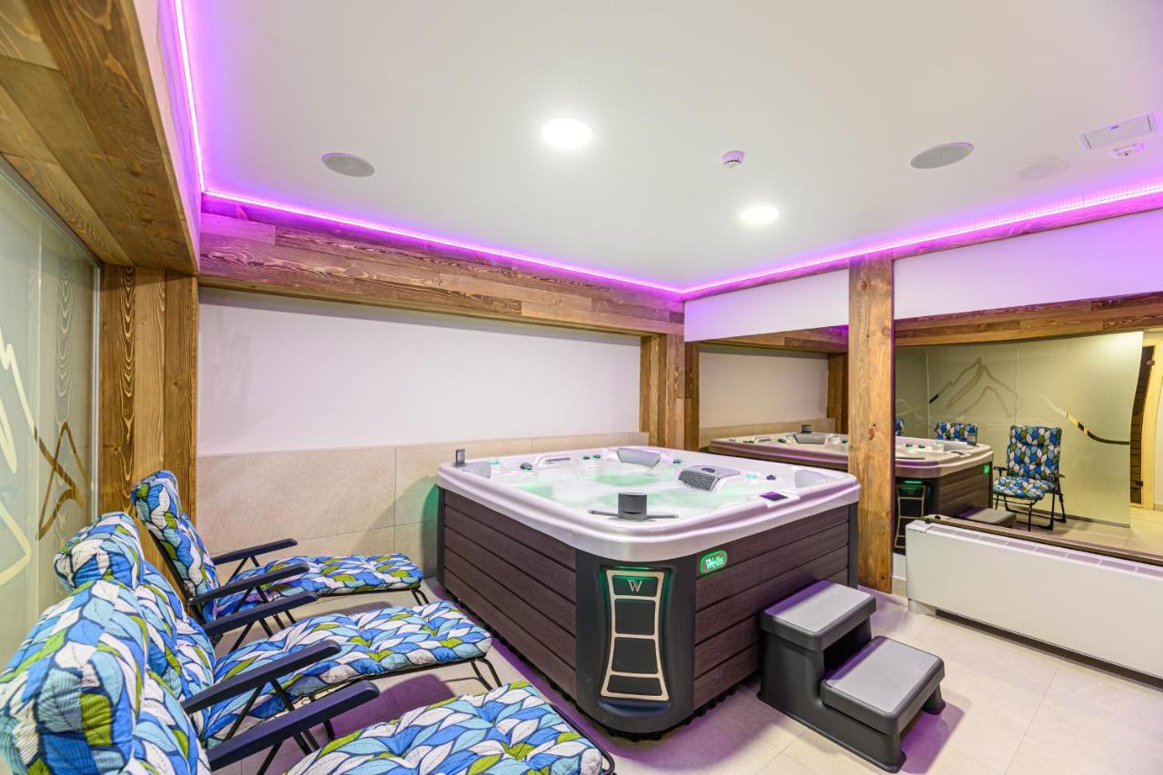 Hotel Dukat Гура Хуморулуй Екстериор снимка