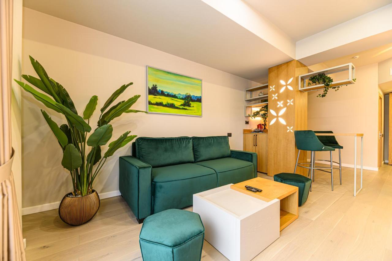 Hotel Dukat Гура Хуморулуй Екстериор снимка