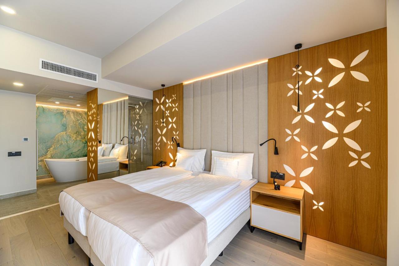 Hotel Dukat Гура Хуморулуй Екстериор снимка