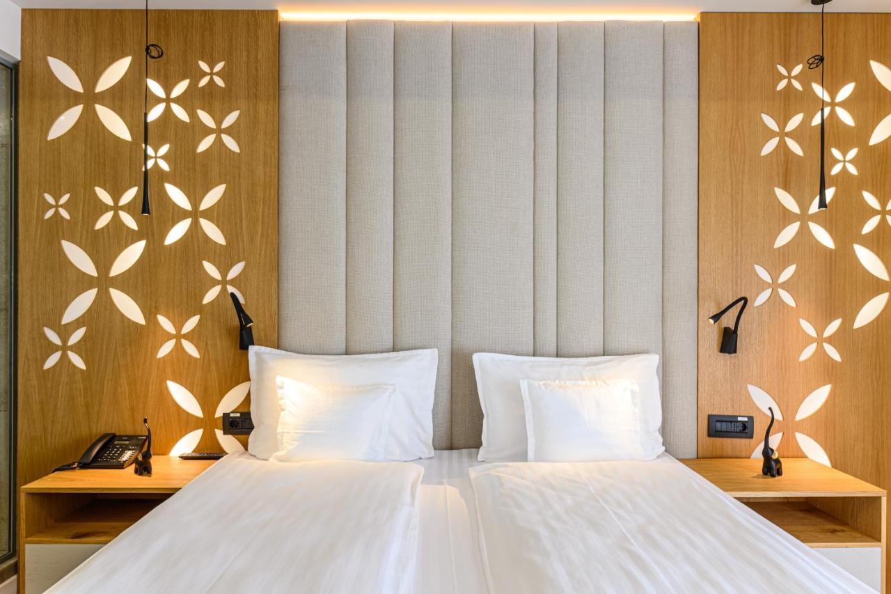 Hotel Dukat Гура Хуморулуй Екстериор снимка