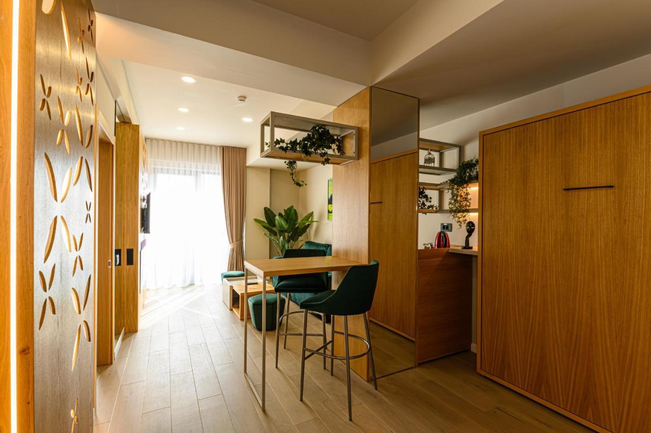 Hotel Dukat Гура Хуморулуй Екстериор снимка