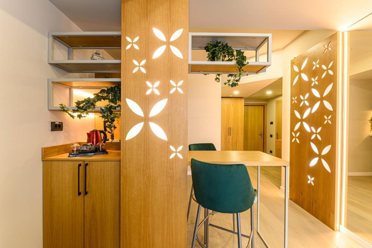 Hotel Dukat Гура Хуморулуй Екстериор снимка