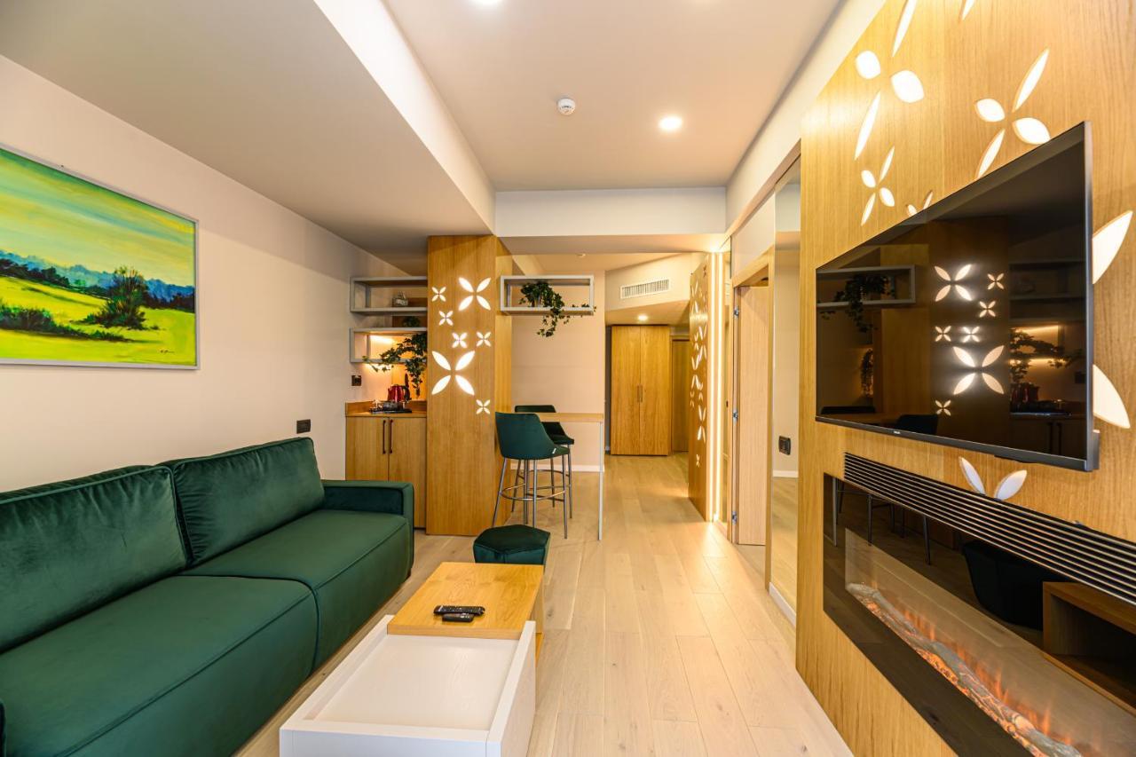 Hotel Dukat Гура Хуморулуй Екстериор снимка