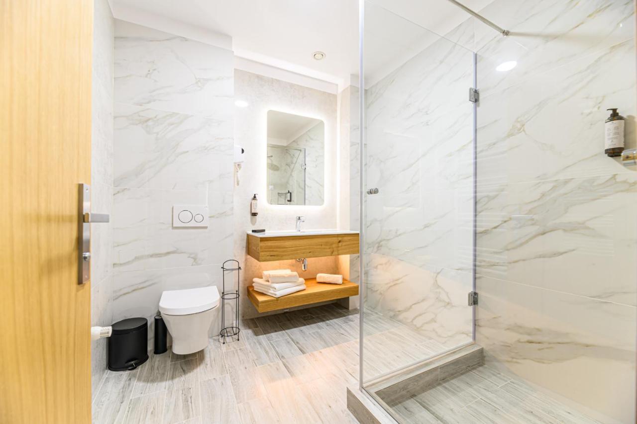 Hotel Dukat Гура Хуморулуй Екстериор снимка