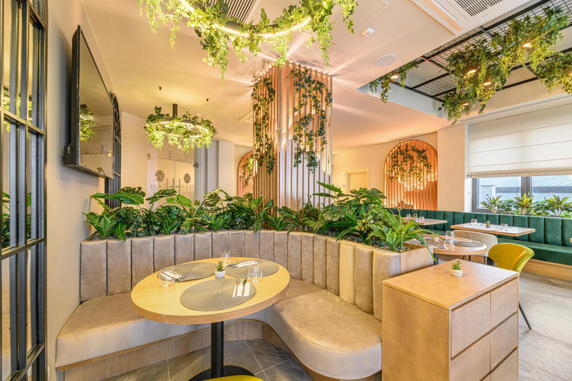 Hotel Dukat Гура Хуморулуй Екстериор снимка