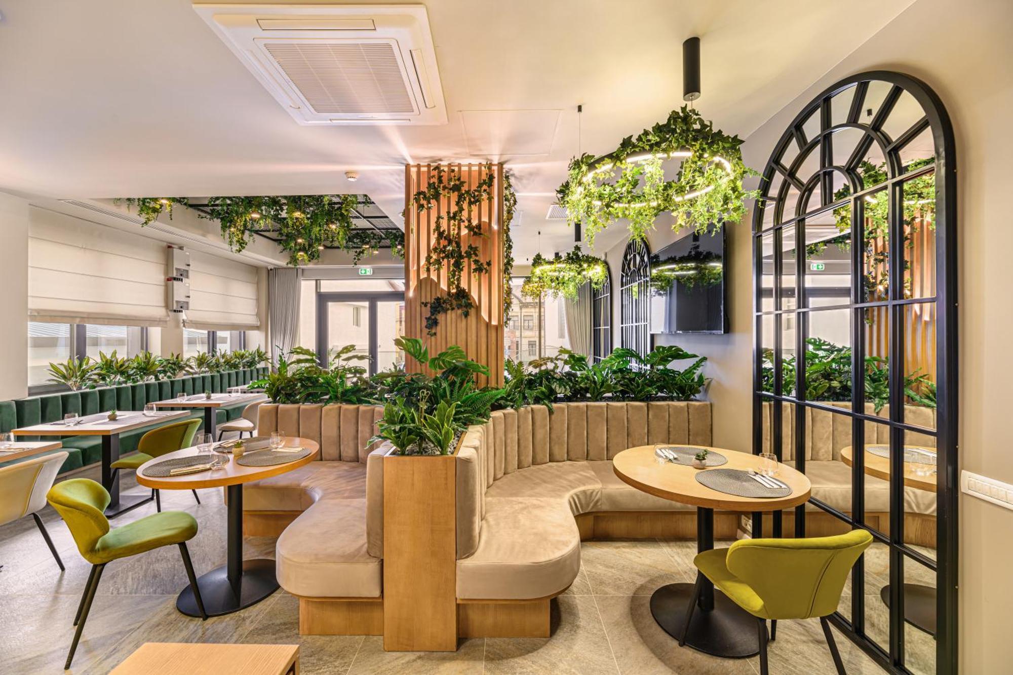 Hotel Dukat Гура Хуморулуй Екстериор снимка