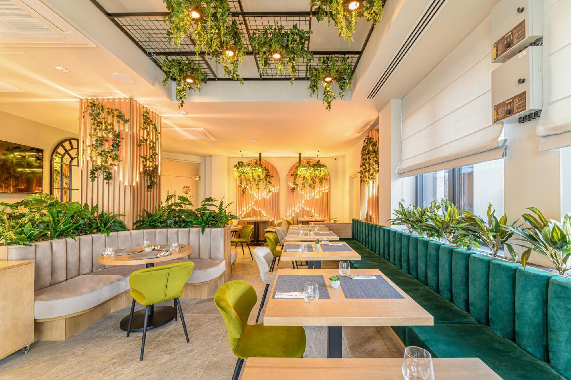 Hotel Dukat Гура Хуморулуй Екстериор снимка