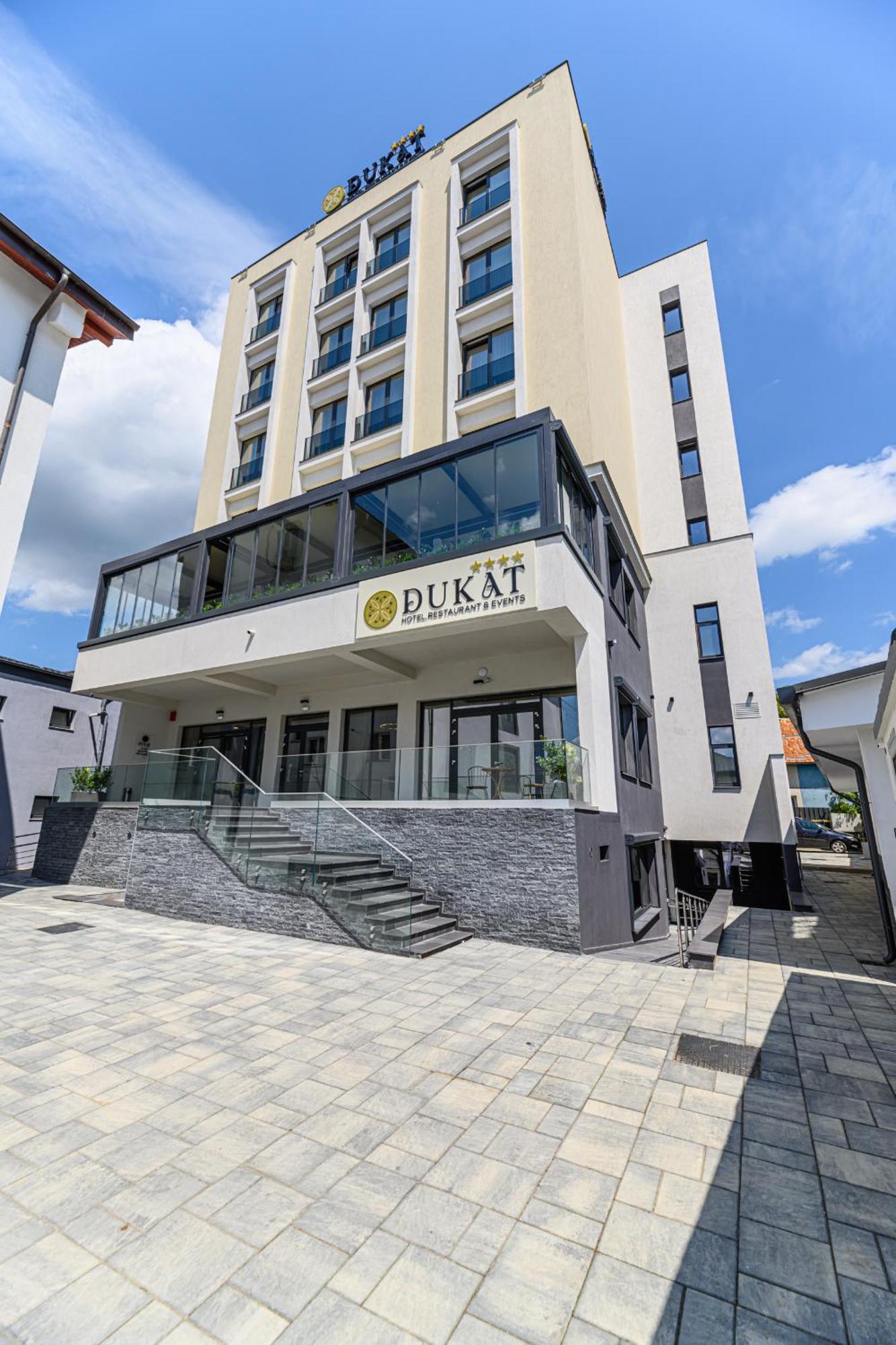 Hotel Dukat Гура Хуморулуй Екстериор снимка